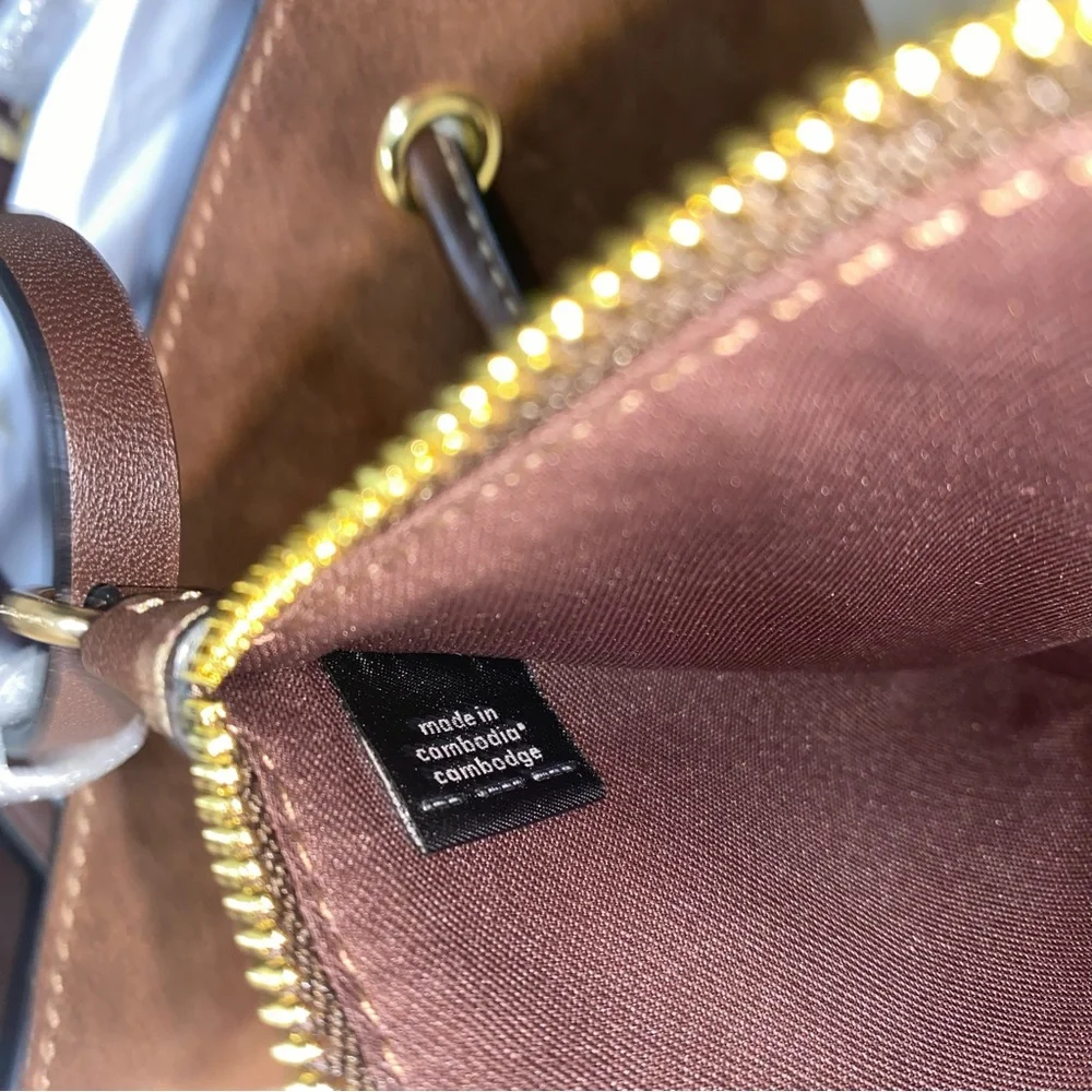 Coach 🤎 Rowan Bucket Bag in Suede New